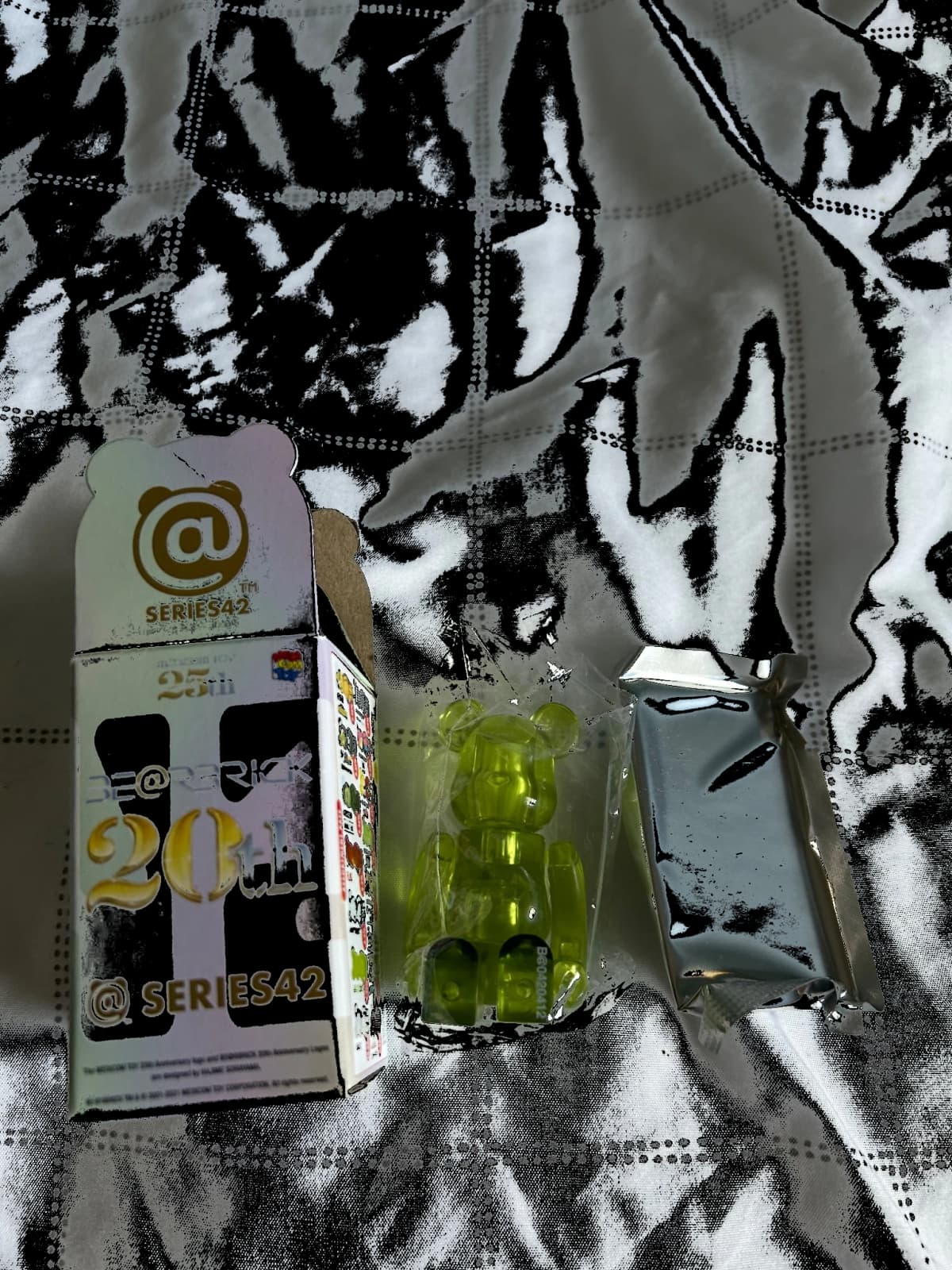 Jellybean - Bearbrick series 42 by MedicomToys BE@RBRICK