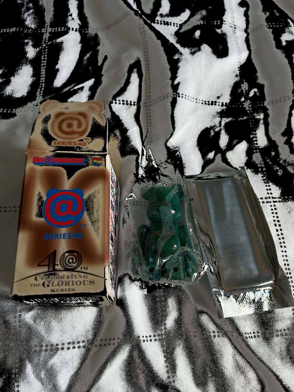 Miles (Artist) - Bearbrick series 40 By MedicomToys BE@RBRICK